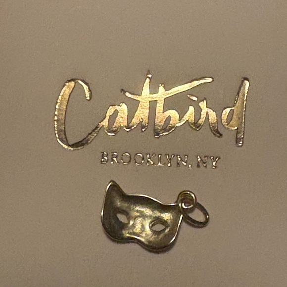 Catbird Jewelry Kitten Mask Charm, Yellow Gold - Picture 8 of 16
